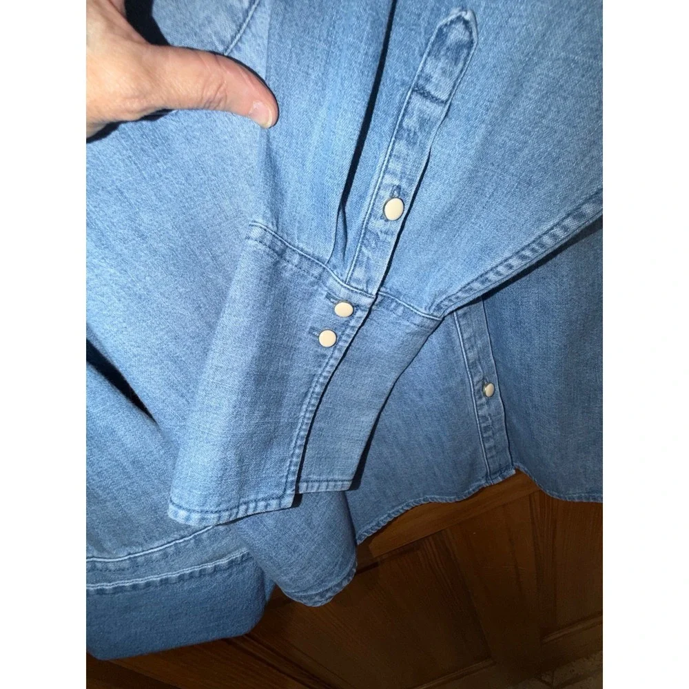 J.Crew Denim Shirt Womens 12 Light Wash Pearl Button Western Cotton Top - Picture 7 of 10